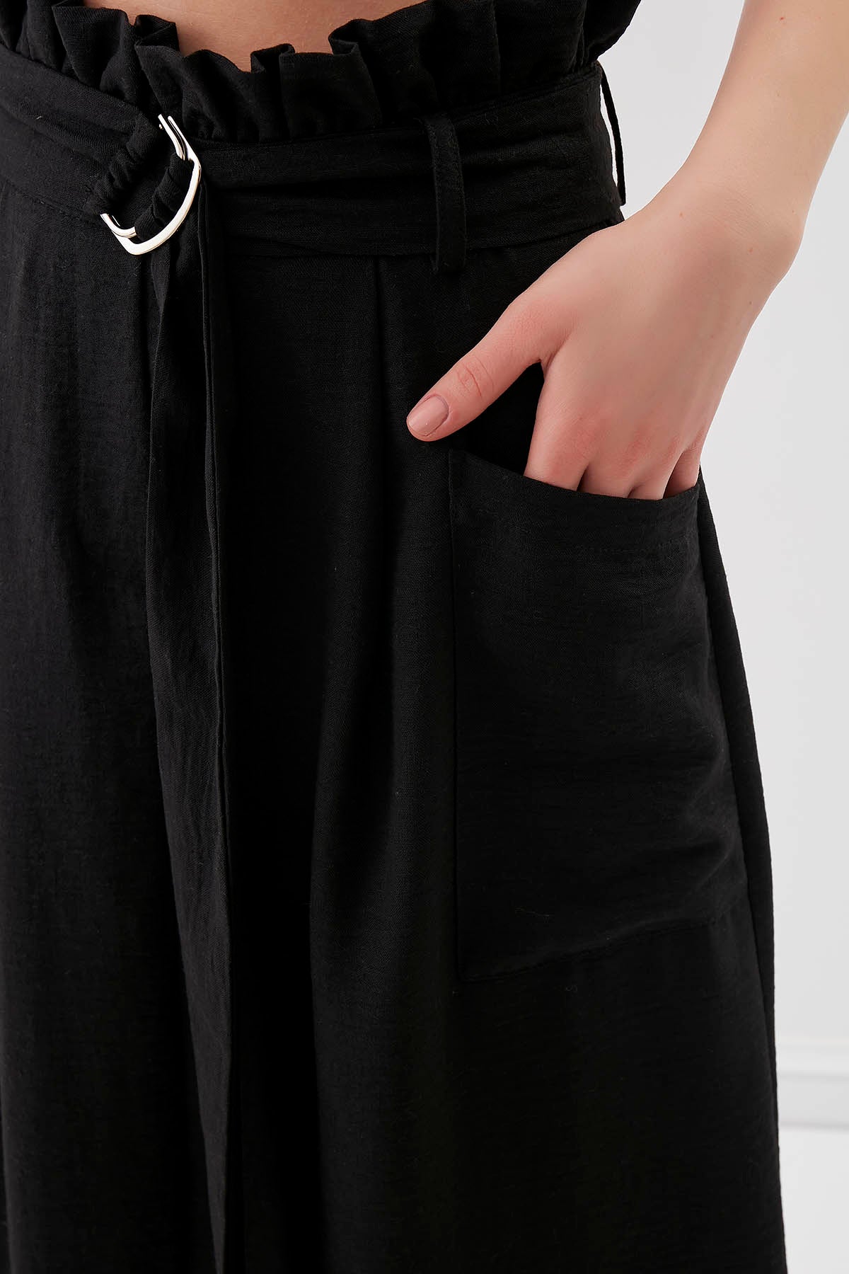 SKIRT WITH FRILLY ARCH