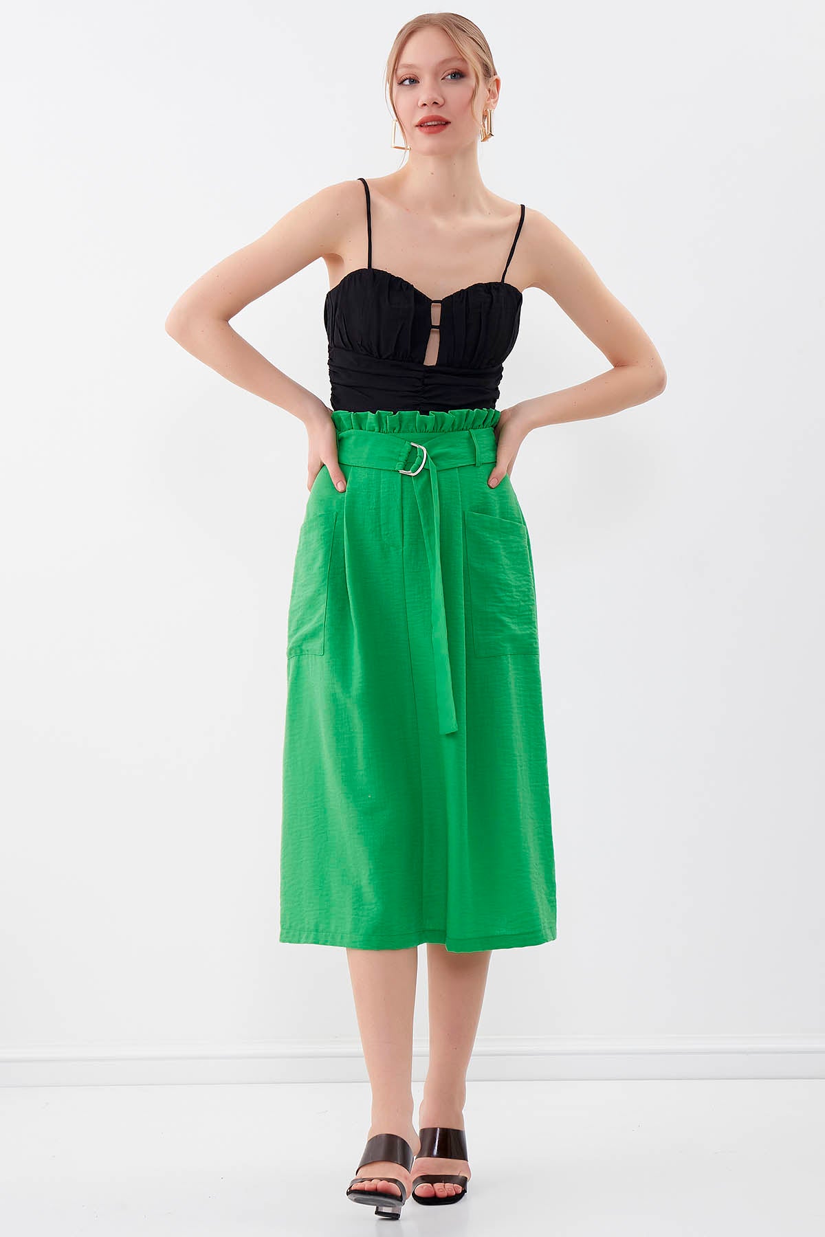 SKIRT WITH FRILLY ARCH