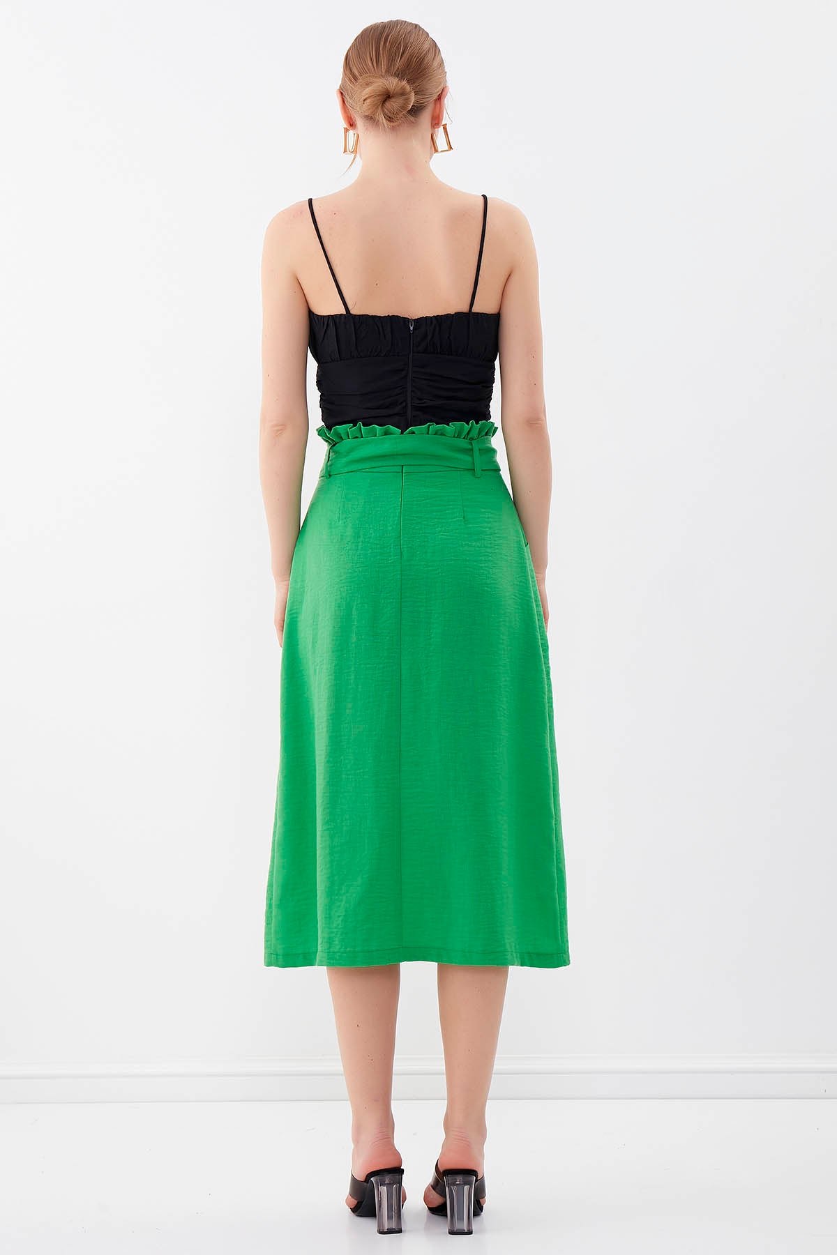 SKIRT WITH FRILLY ARCH