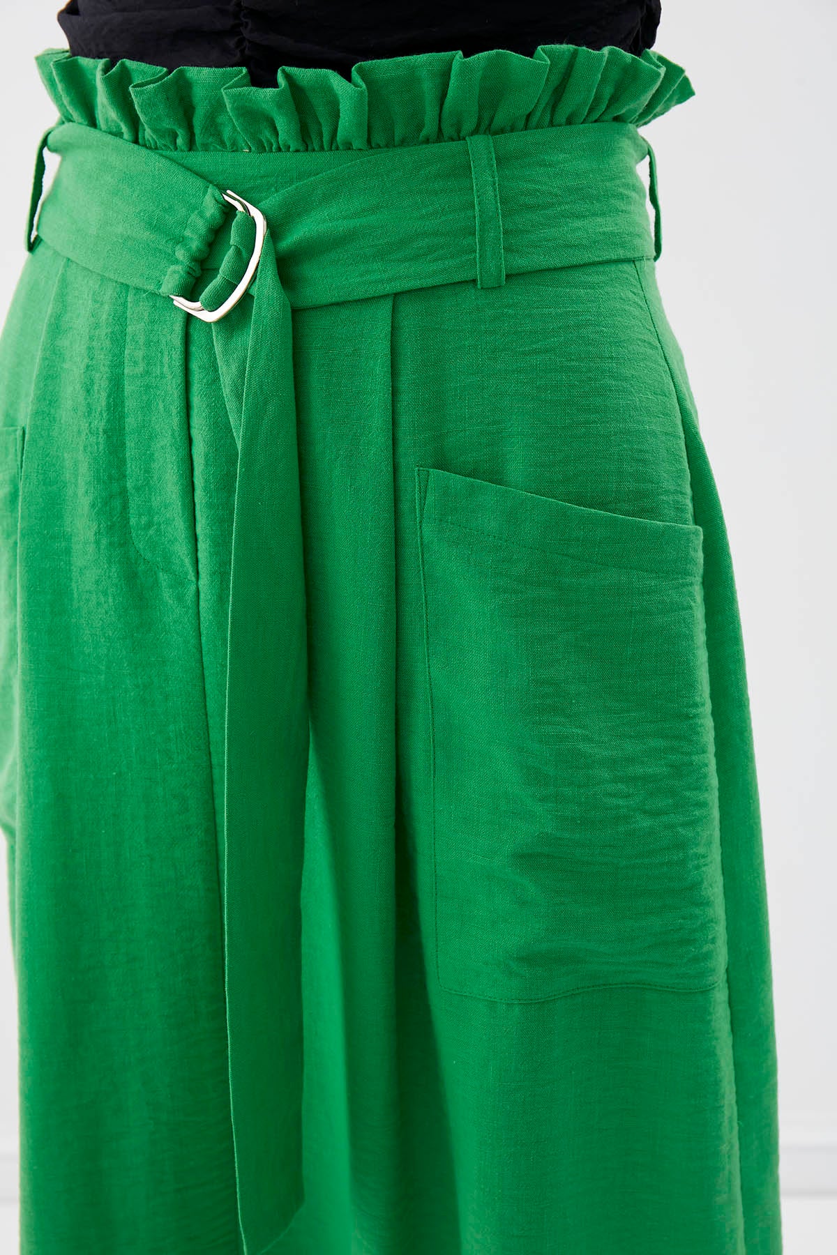 SKIRT WITH FRILLY ARCH