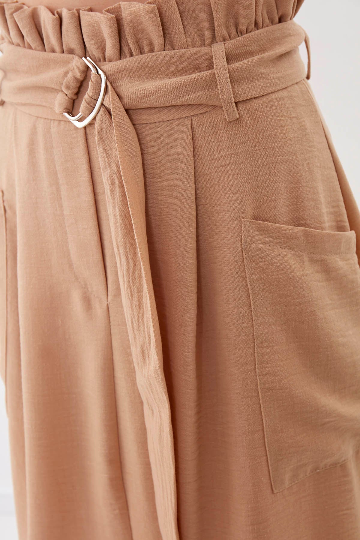 SKIRT WITH FRILLY ARCH