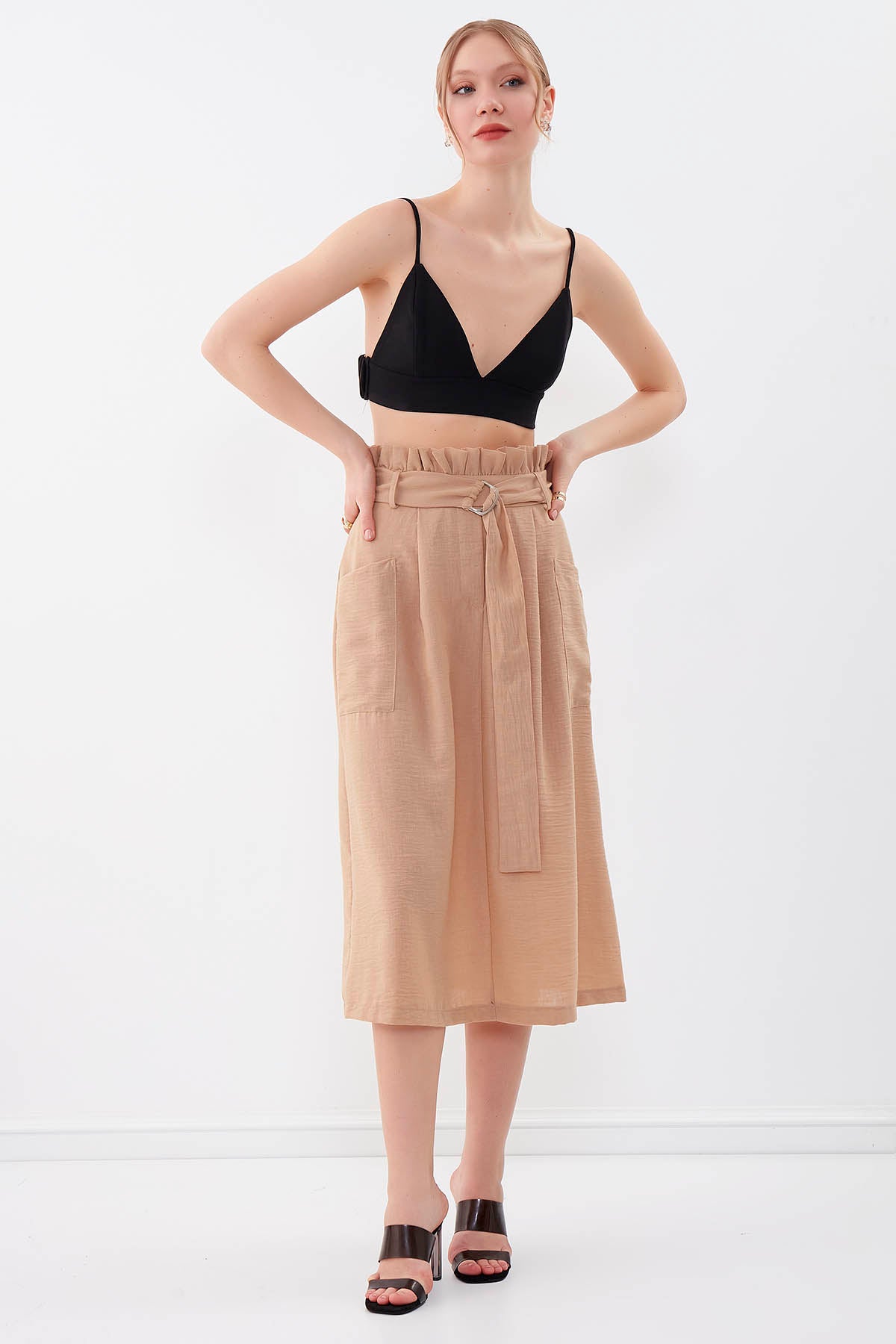 SKIRT WITH FRILLY ARCH