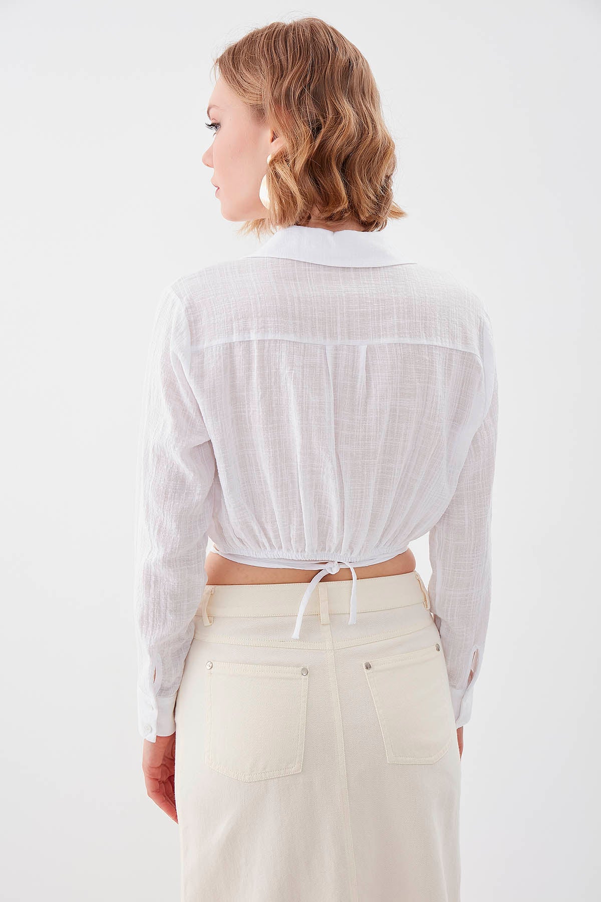 BELKA RING DETAILED V COLLAR ELASTANE CROP BLOUSE