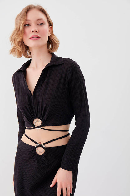 BELKA RING DETAILED V COLLAR ELASTANE CROP BLOUSE