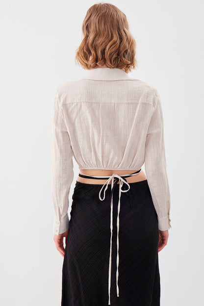 BELKA RING DETAILED V COLLAR ELASTANE CROP BLOUSE
