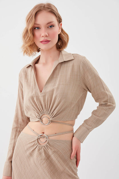 BELKA RING DETAILED V COLLAR ELASTANE CROP BLOUSE