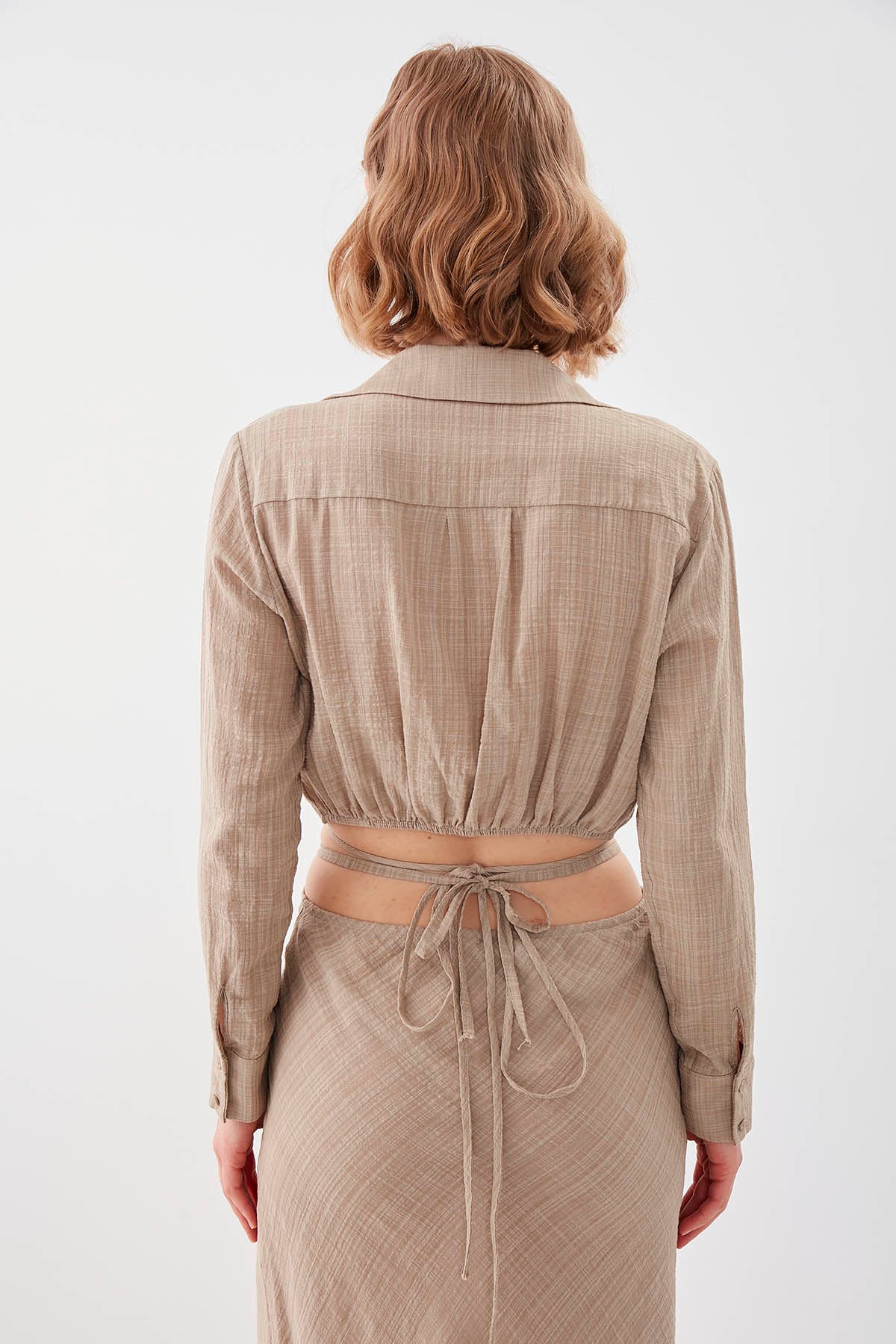 BELKA RING DETAILED V COLLAR ELASTANE CROP BLOUSE