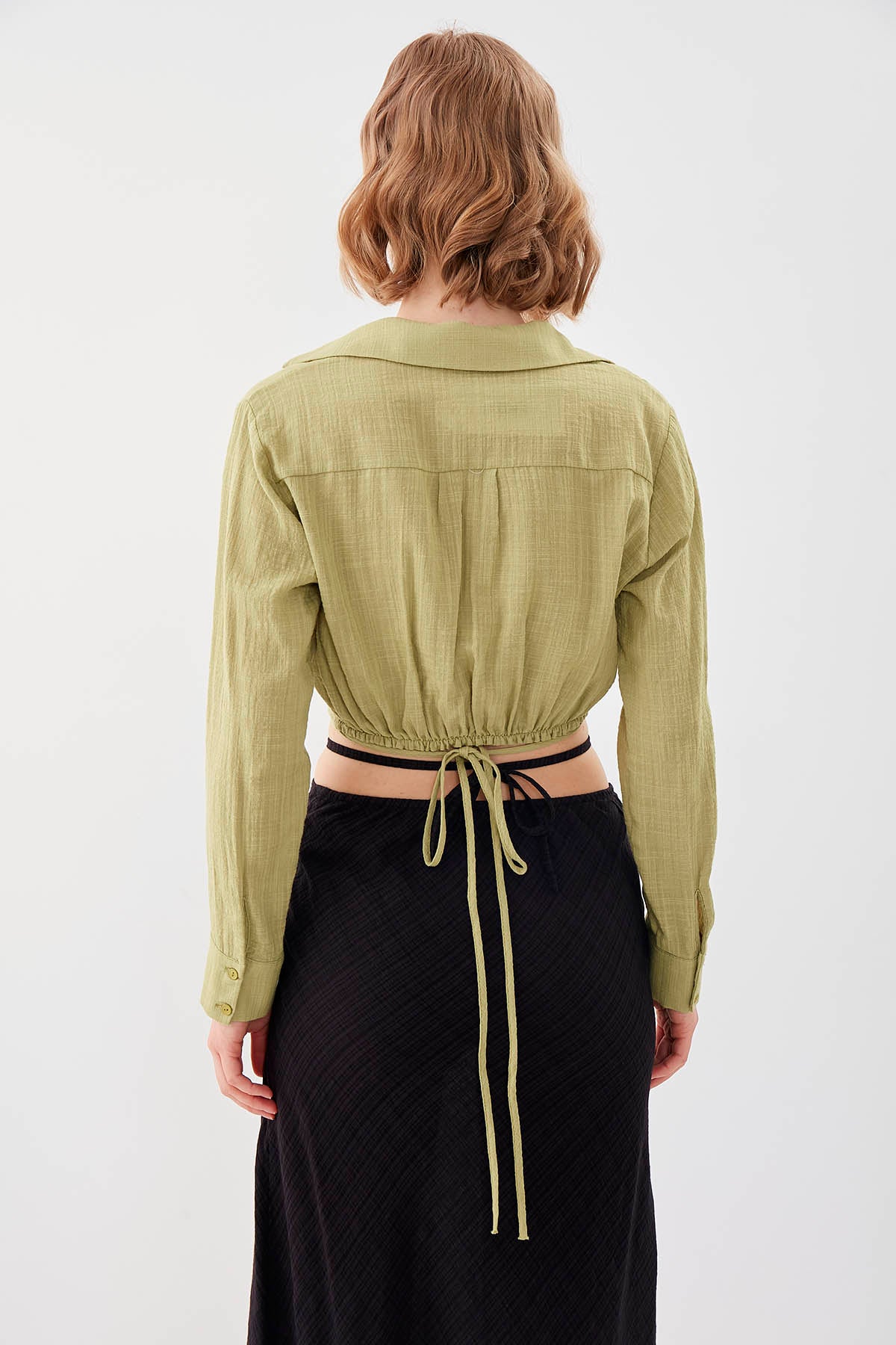 BELKA RING DETAILED V COLLAR ELASTANE CROP BLOUSE