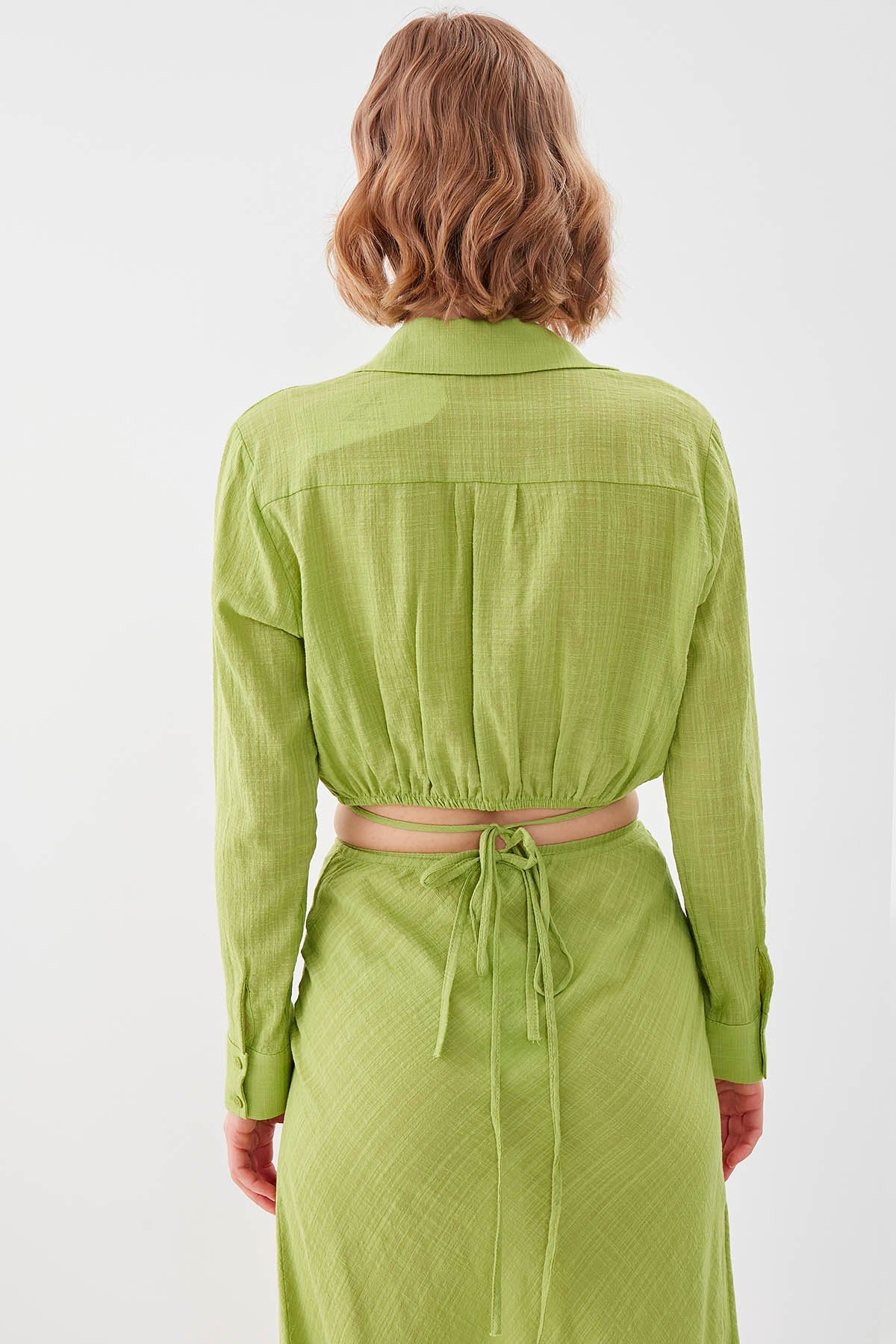 BELKA RING DETAILED V COLLAR ELASTANE CROP BLOUSE