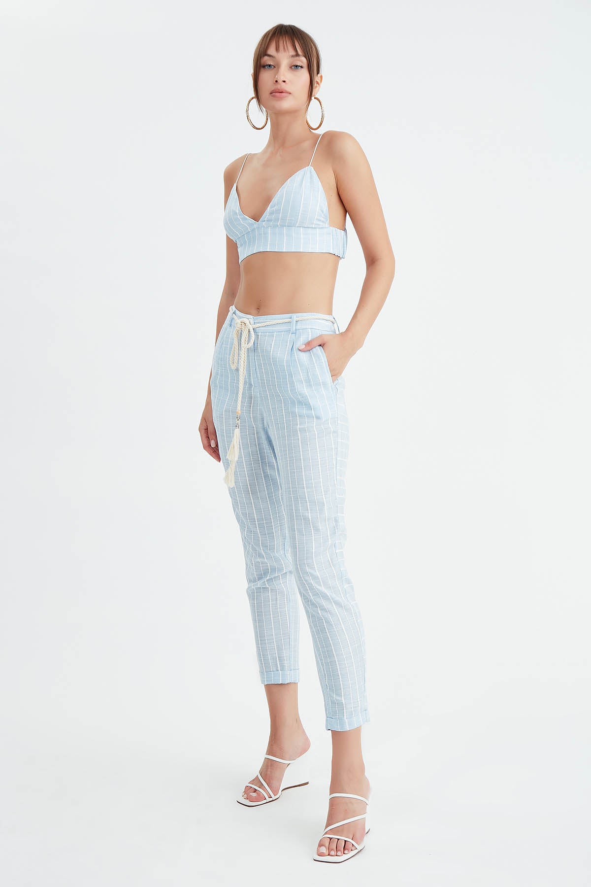 ARCHED CROP TROUSERS