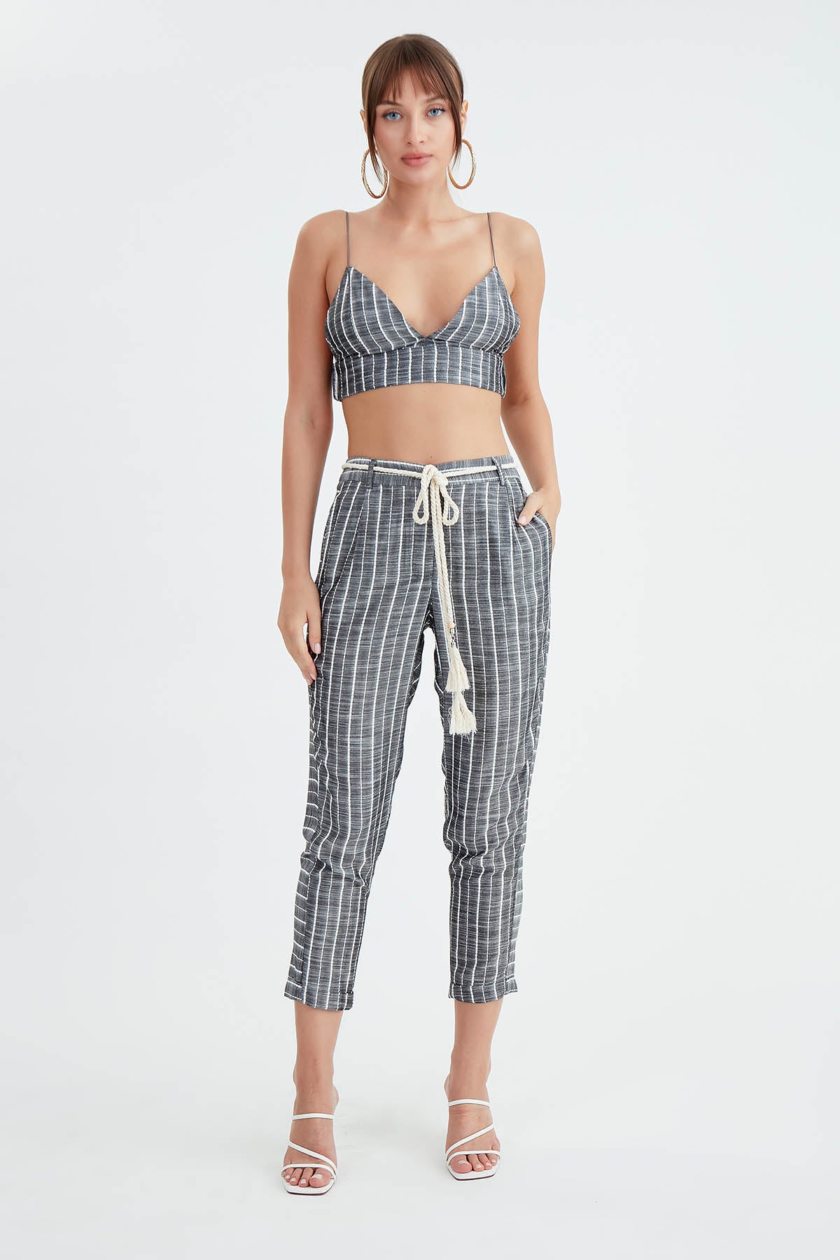 ARCHED CROP TROUSERS