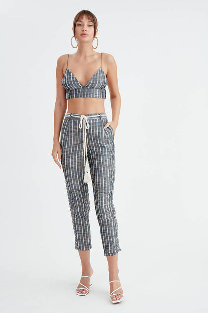 ARCHED CROP TROUSERS