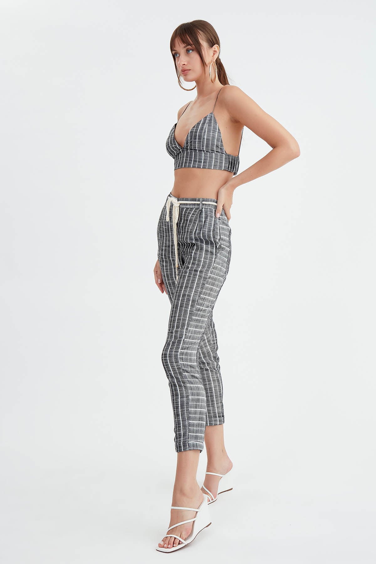 ARCHED CROP TROUSERS