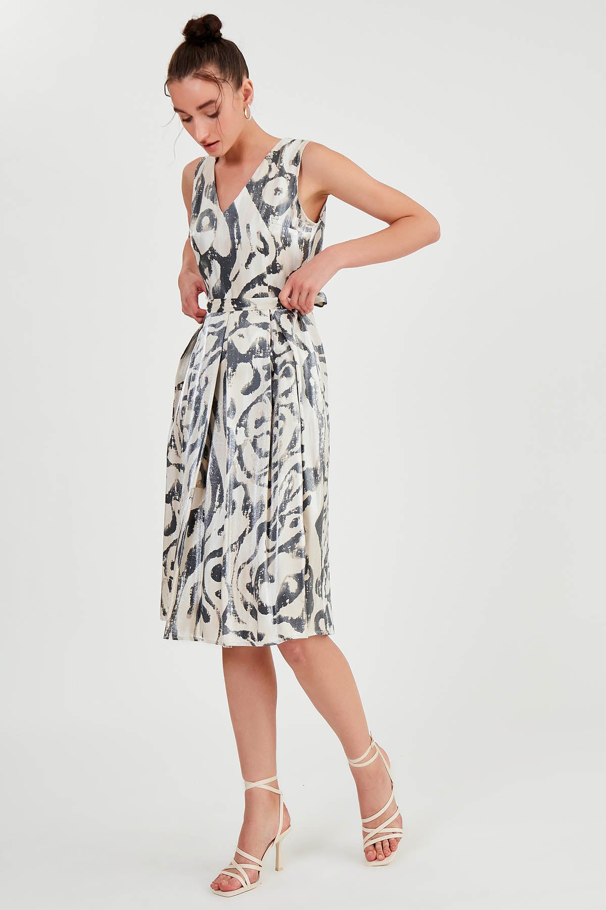 GLOSSY SATIN PATTERNED DRESS WITH BELT