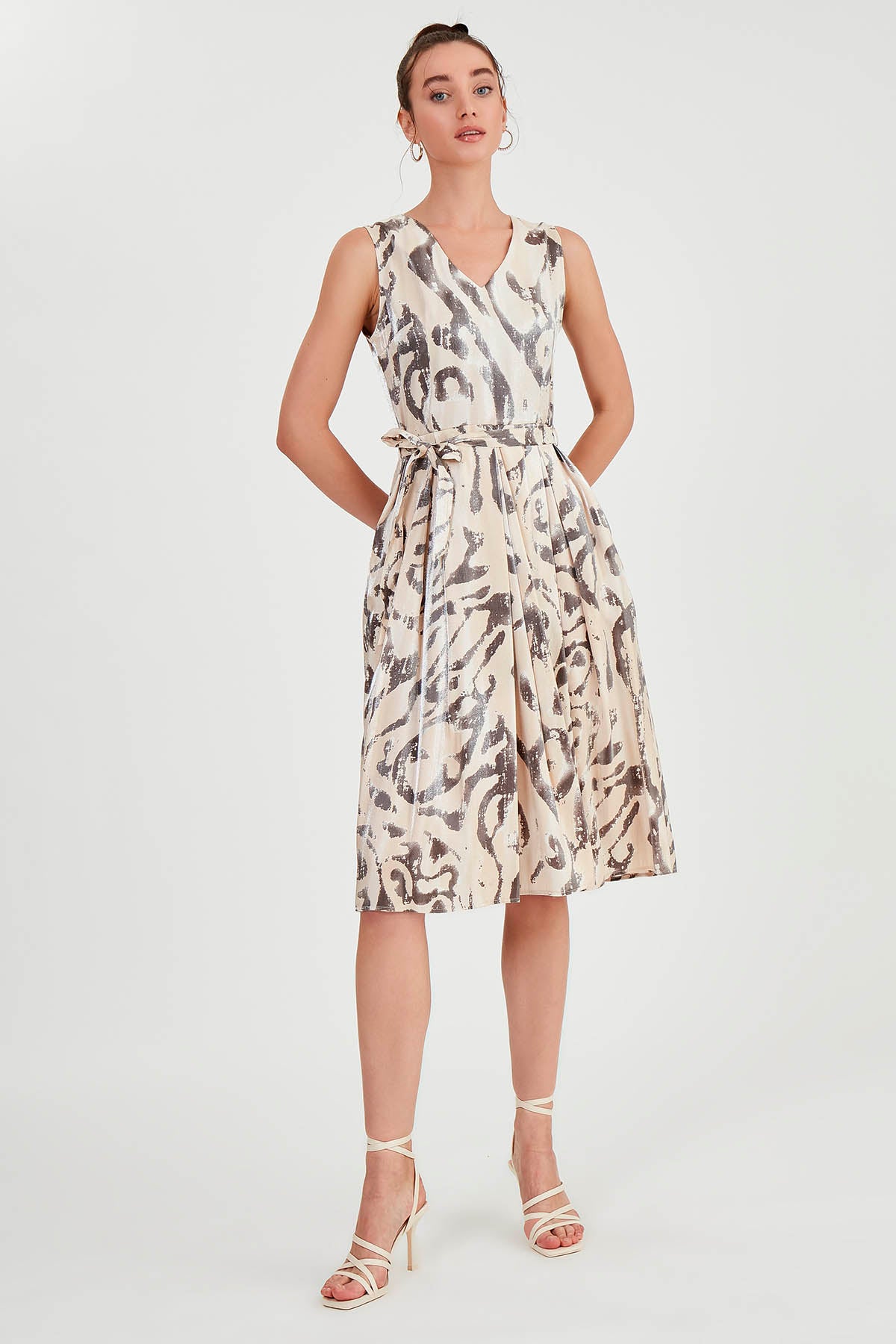 GLOSSY SATIN PATTERNED DRESS WITH BELT