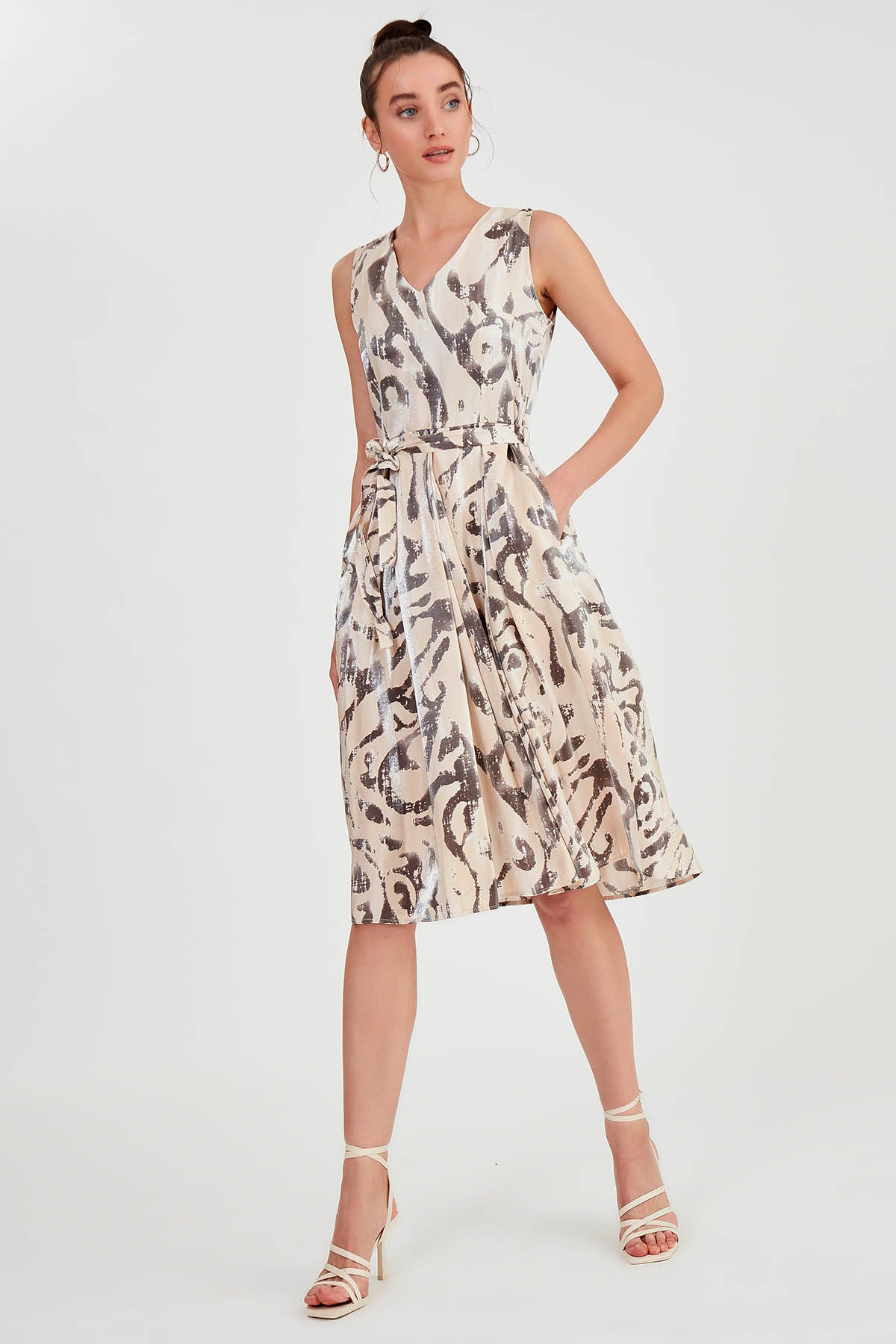 GLOSSY SATIN PATTERNED DRESS WITH BELT
