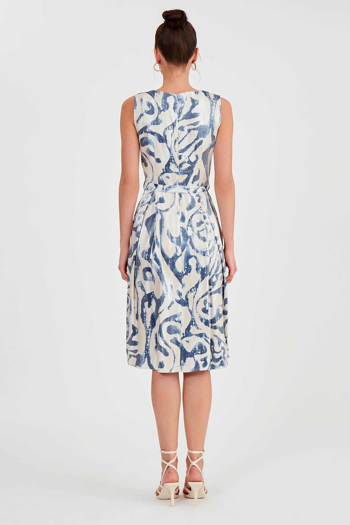 GLOSSY SATIN PATTERNED DRESS WITH BELT