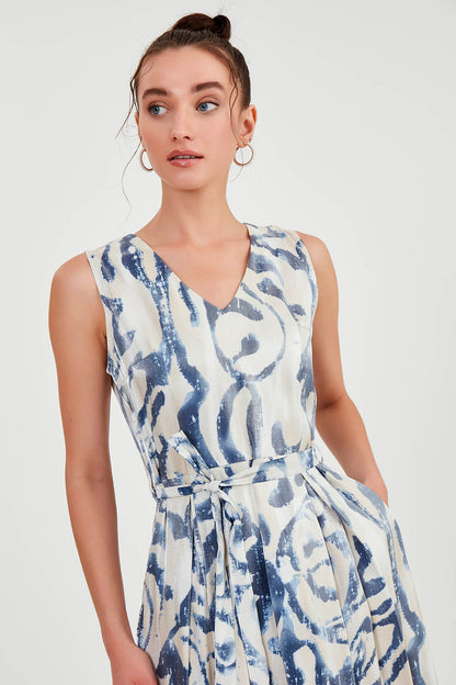 GLOSSY SATIN PATTERNED DRESS WITH BELT