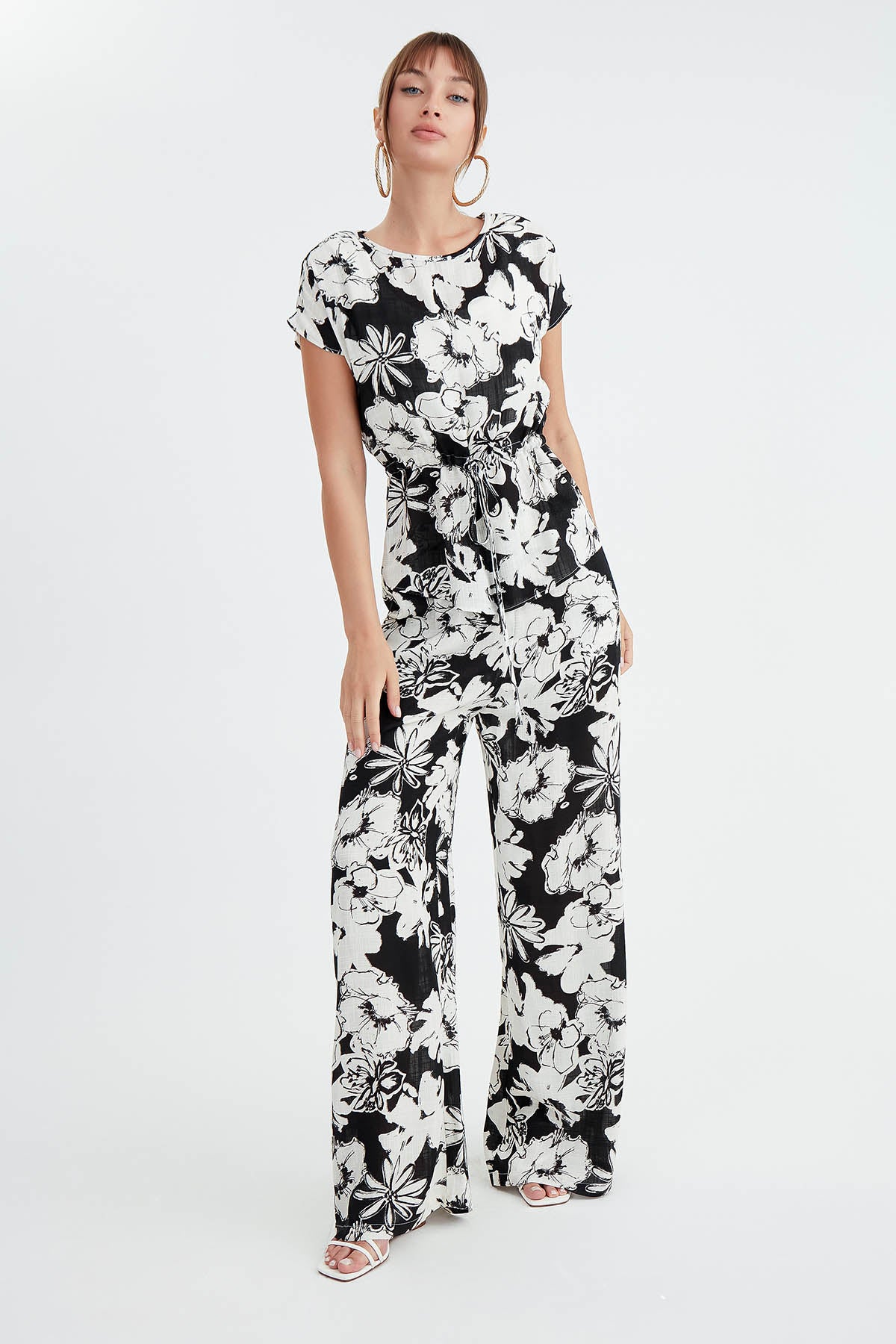 LOOSE TROUSERS WITH FLOWER PRINTS