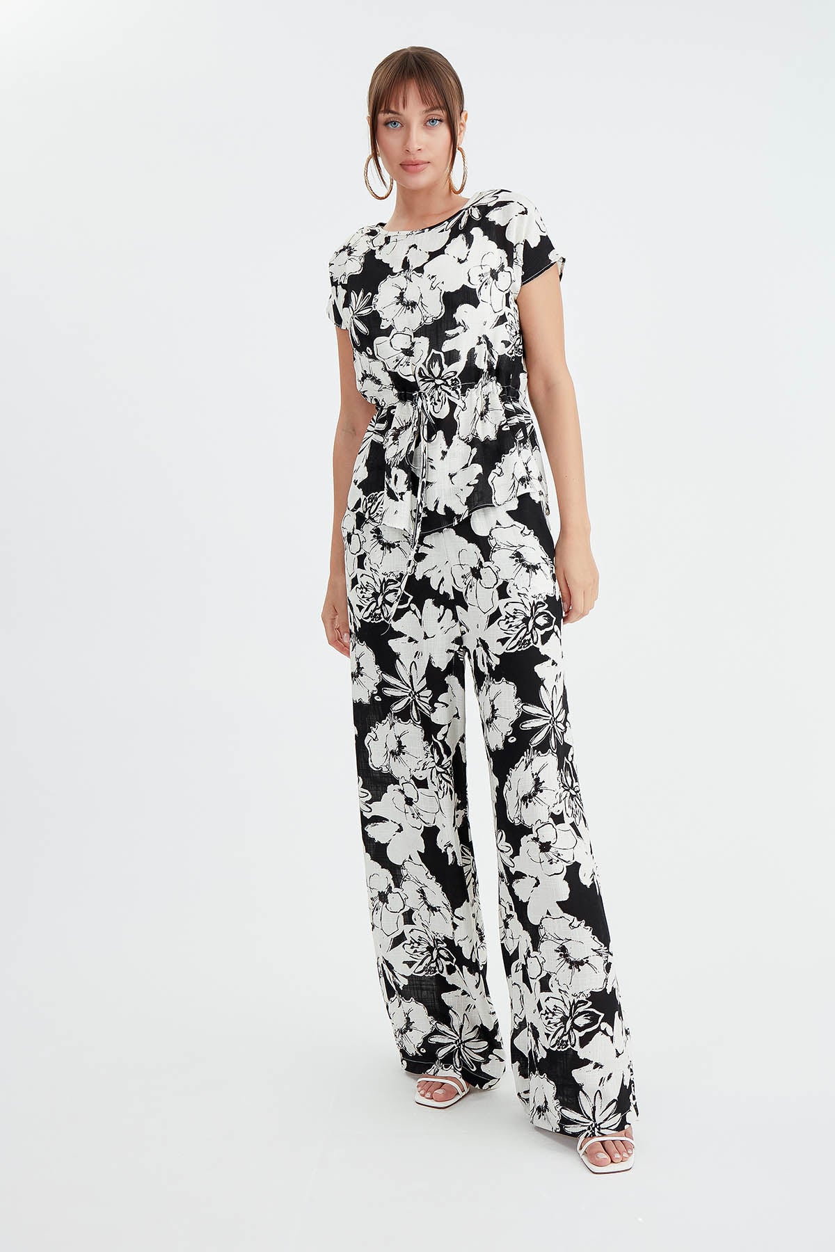 LOOSE TROUSERS WITH FLOWER PRINTS