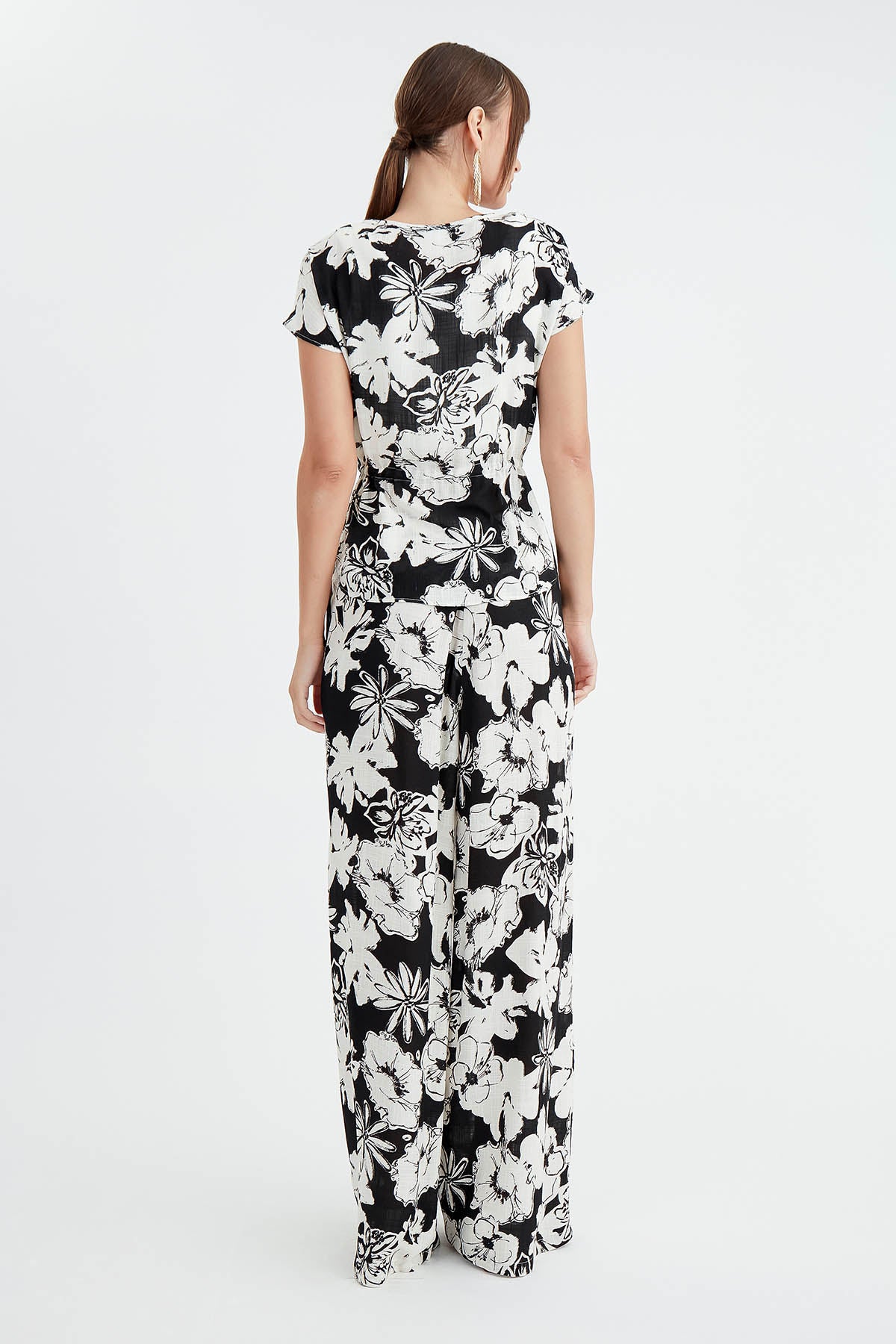 LOOSE TROUSERS WITH FLOWER PRINTS