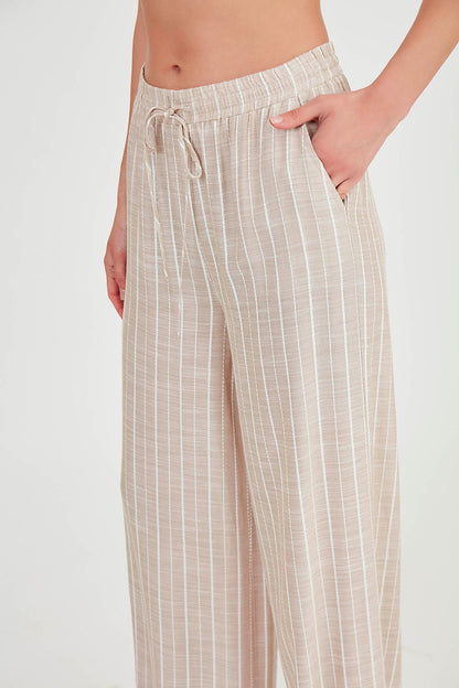 WIDE-ASPECT TROUSERS WITH BELOW-LINE LINES