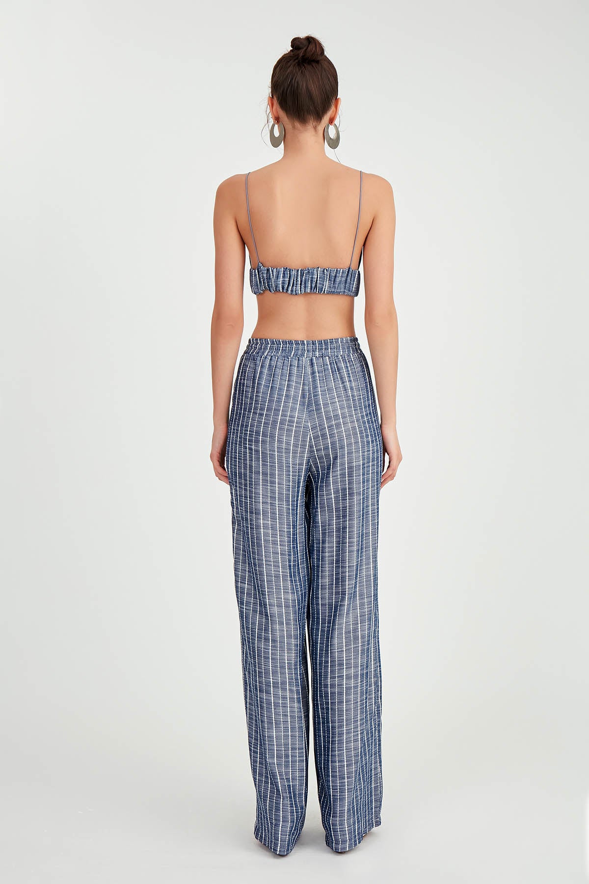 WIDE-ASPECT TROUSERS WITH BELOW-LINE LINES