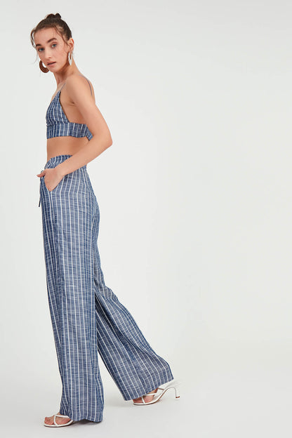 WIDE-ASPECT TROUSERS WITH BELOW-LINE LINES