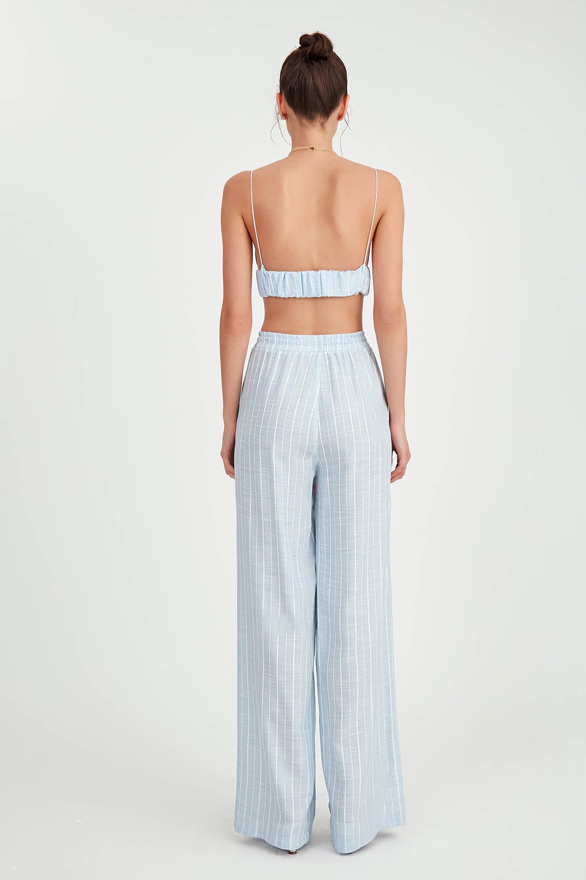 WIDE-ASPECT TROUSERS WITH BELOW-LINE LINES