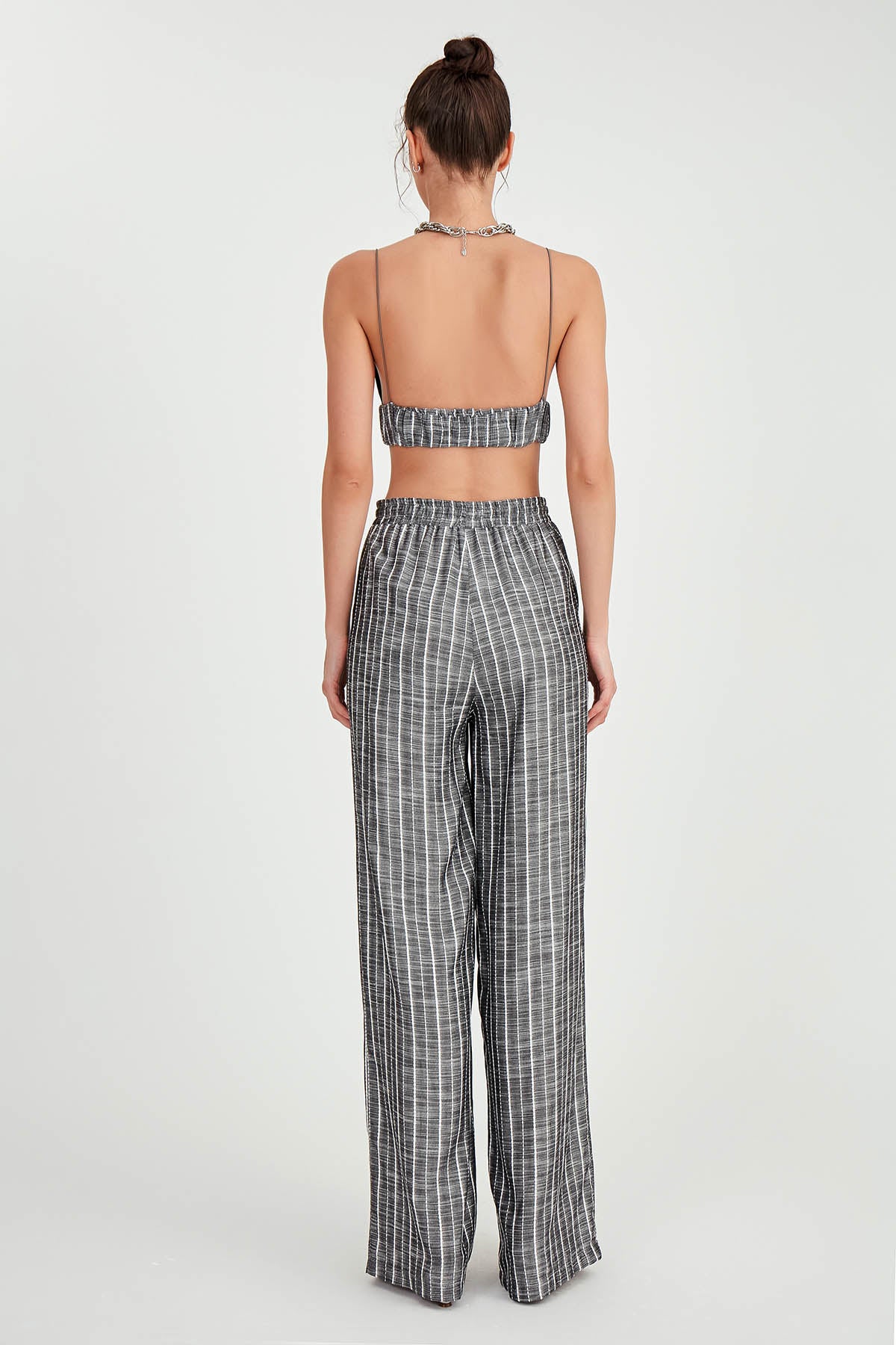 WIDE-ASPECT TROUSERS WITH BELOW-LINE LINES