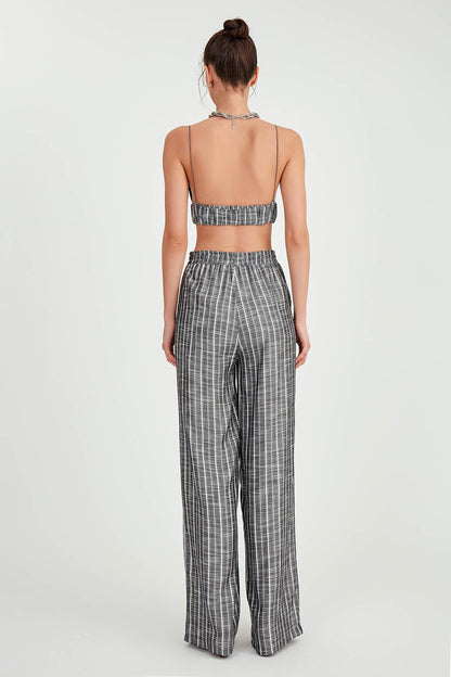 WIDE-ASPECT TROUSERS WITH BELOW-LINE LINES