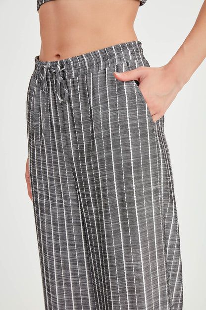 WIDE-ASPECT TROUSERS WITH BELOW-LINE LINES