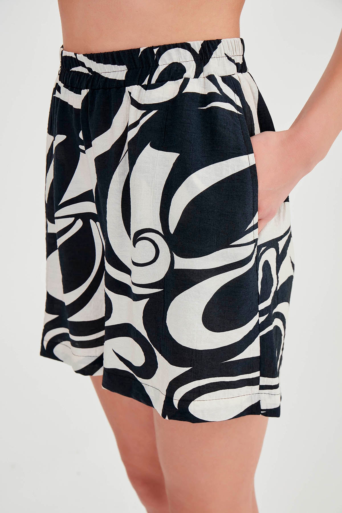 BELGIAN PATTERN SHORTS WITH POCKET