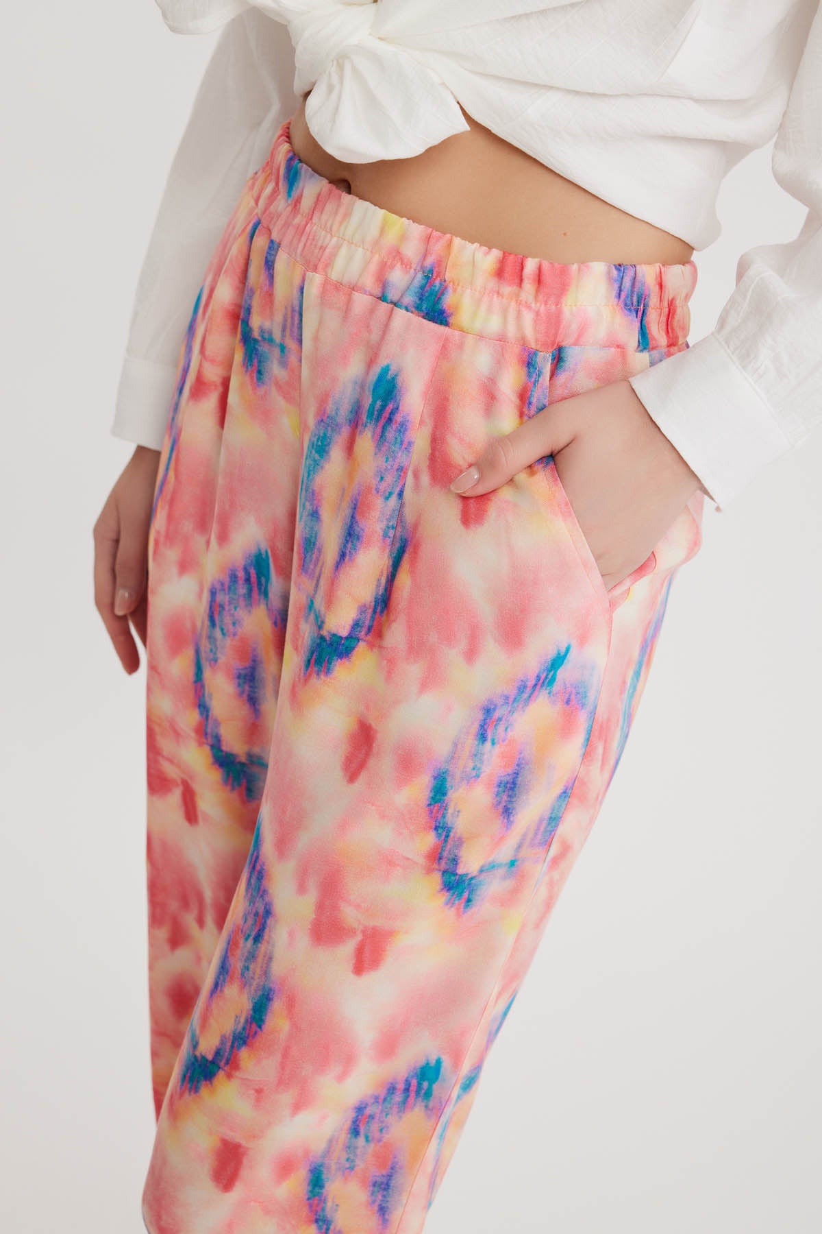 TROUSERS WITH ELASTANE PATTERNED PLEATED