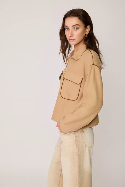 STEEP COLLAR BLOUSE WITH RUBBER CAP POCKET