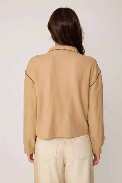 STEEP COLLAR BLOUSE WITH RUBBER CAP POCKET