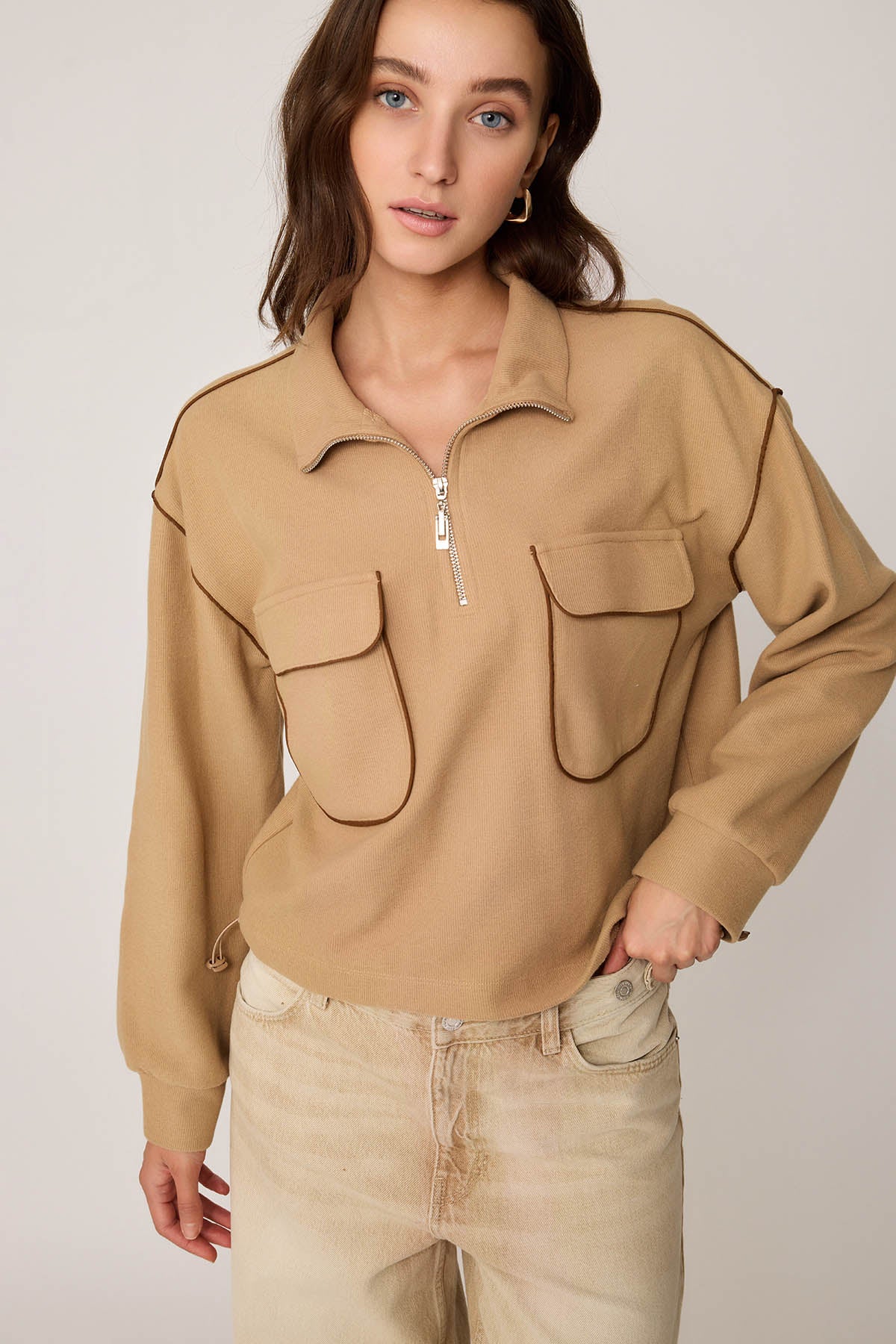 STEEP COLLAR BLOUSE WITH RUBBER CAP POCKET