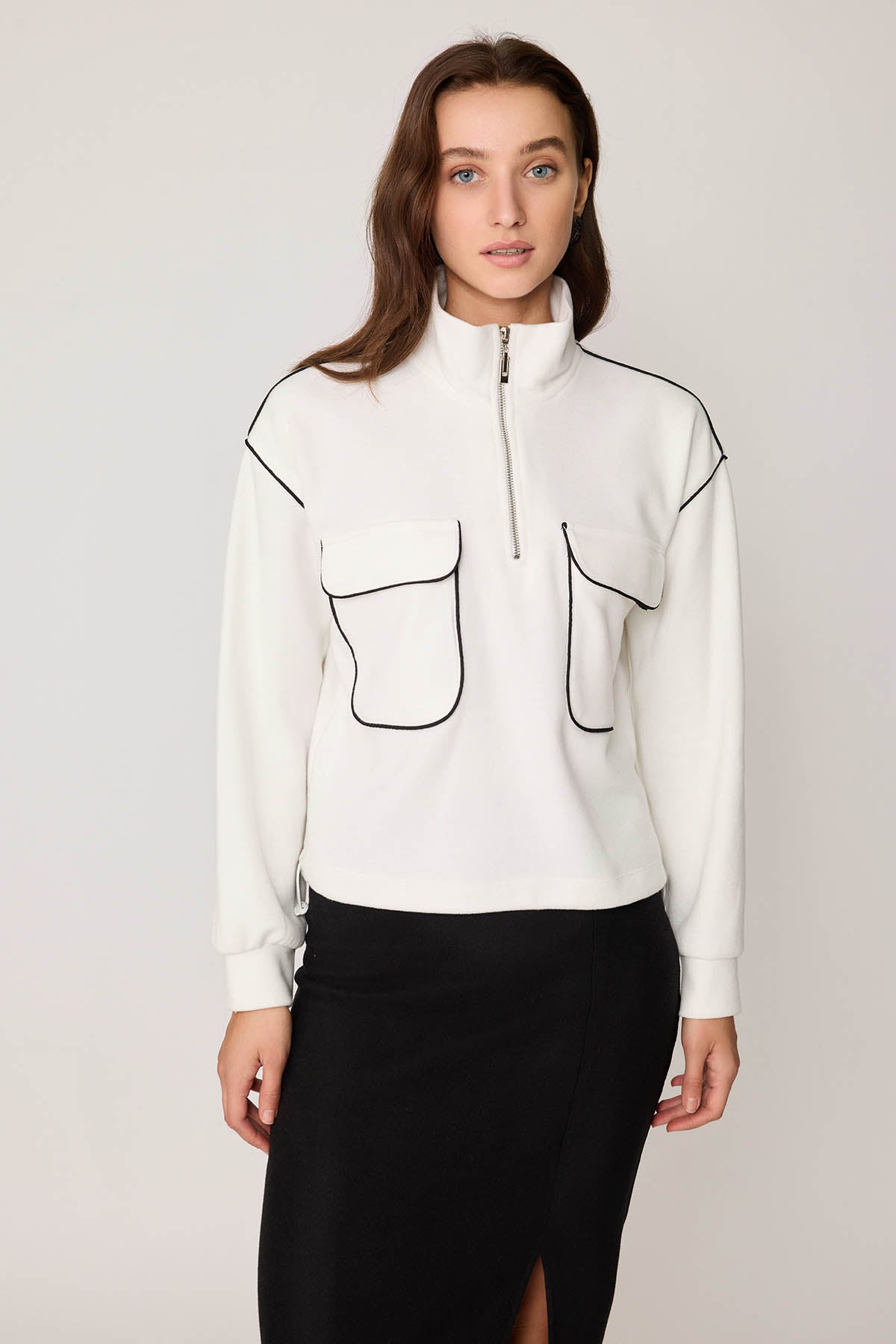 STEEP COLLAR BLOUSE WITH RUBBER CAP POCKET