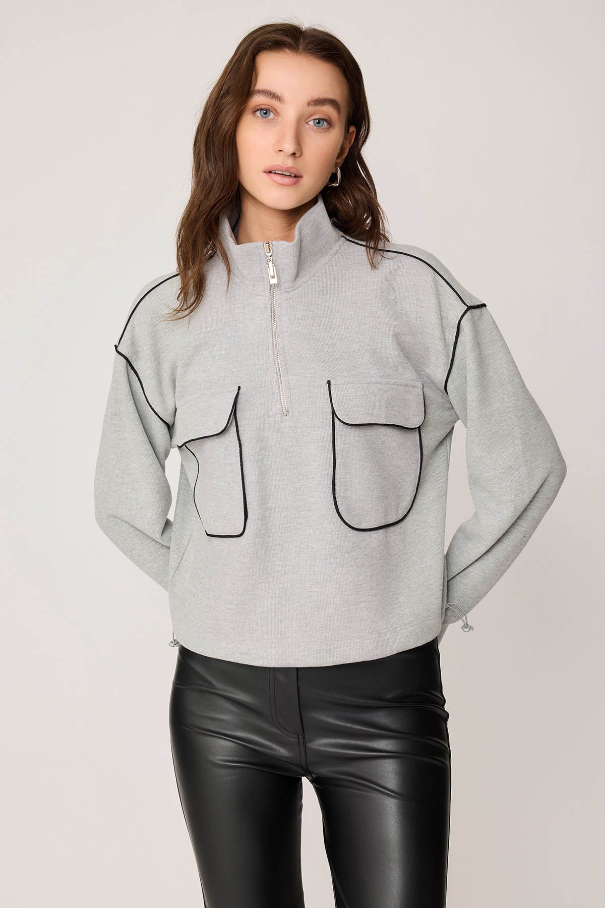 STEEP COLLAR BLOUSE WITH RUBBER CAP POCKET