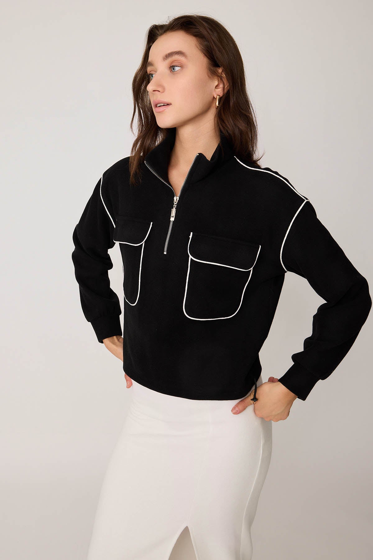 STEEP COLLAR BLOUSE WITH RUBBER CAP POCKET
