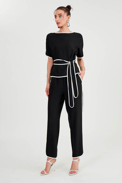 TROUSERS WITH BELOW-LINE LINES