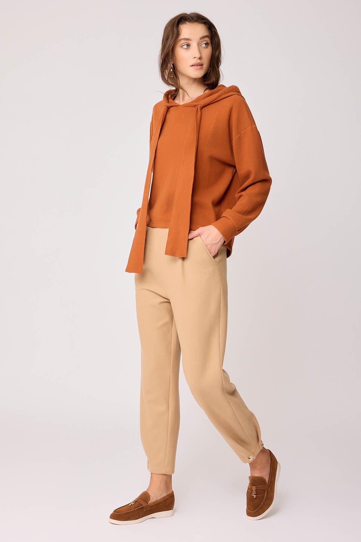 KNITTED TROUSERS WITH CUTOUT BUTTONS