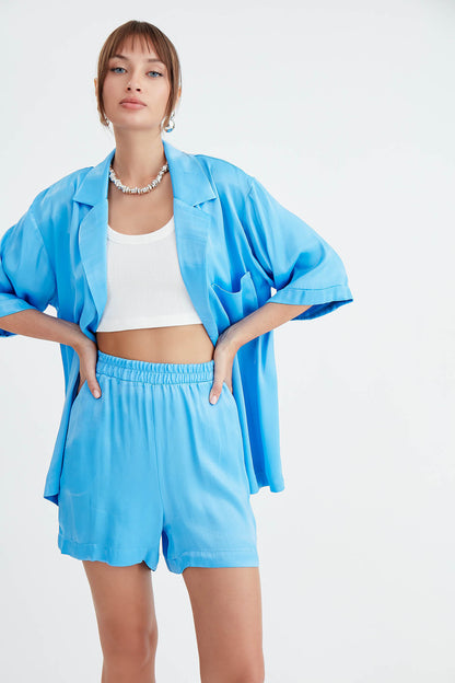BRIGHT SATEN SHORTS WITH ELASTANE WAIST