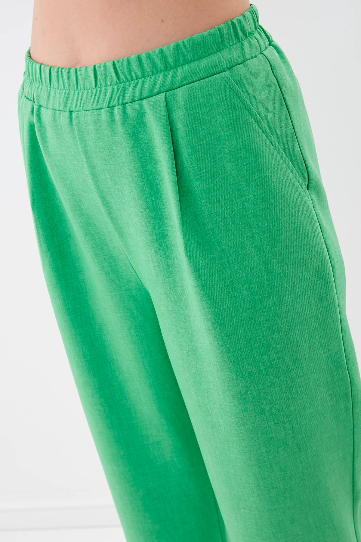 DIAMOND PLEATED HIGH-WAIST TROUSERS