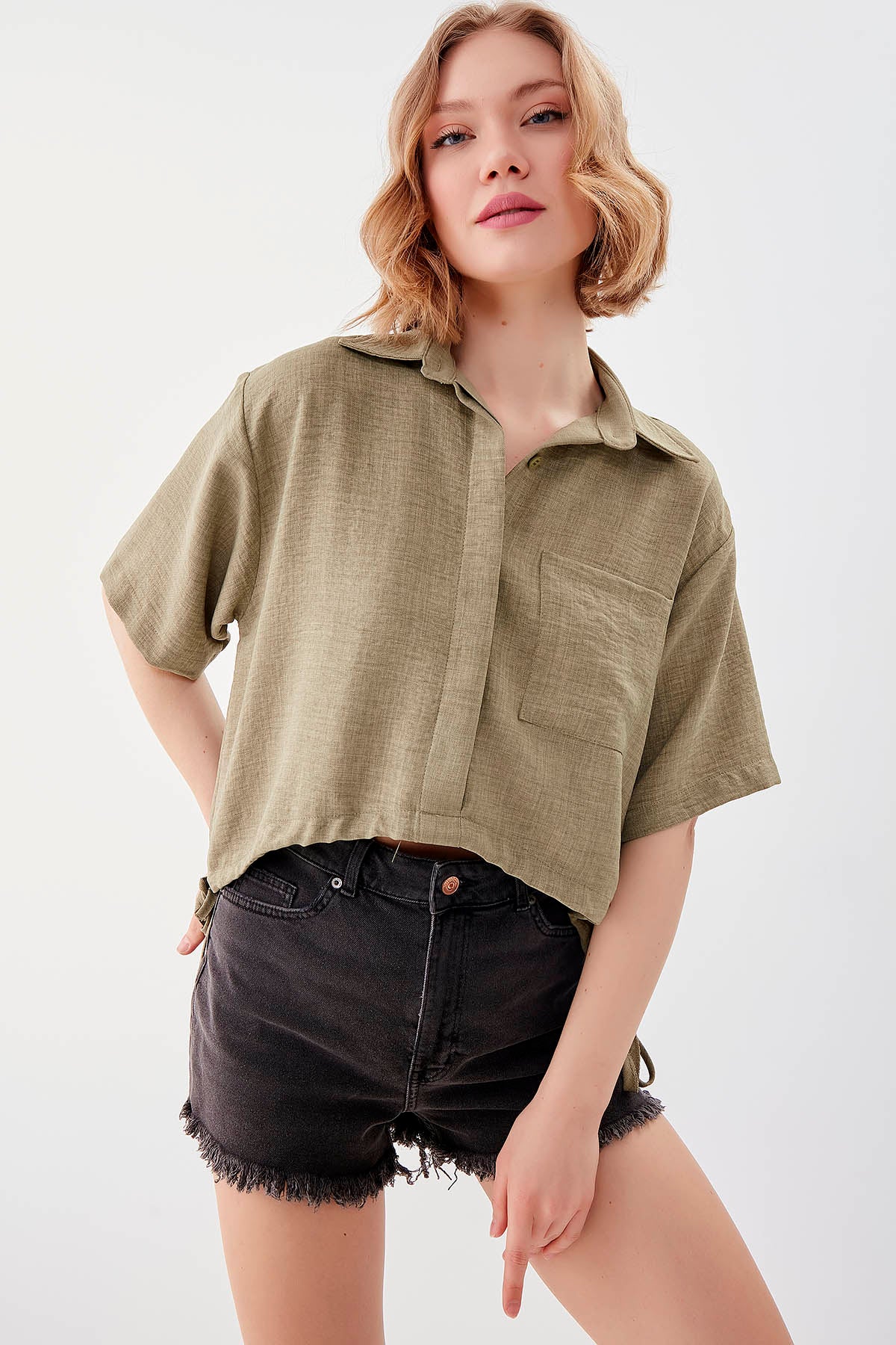 ONE-POCKET CROP SHIRT WITH ELASTANE WAIST