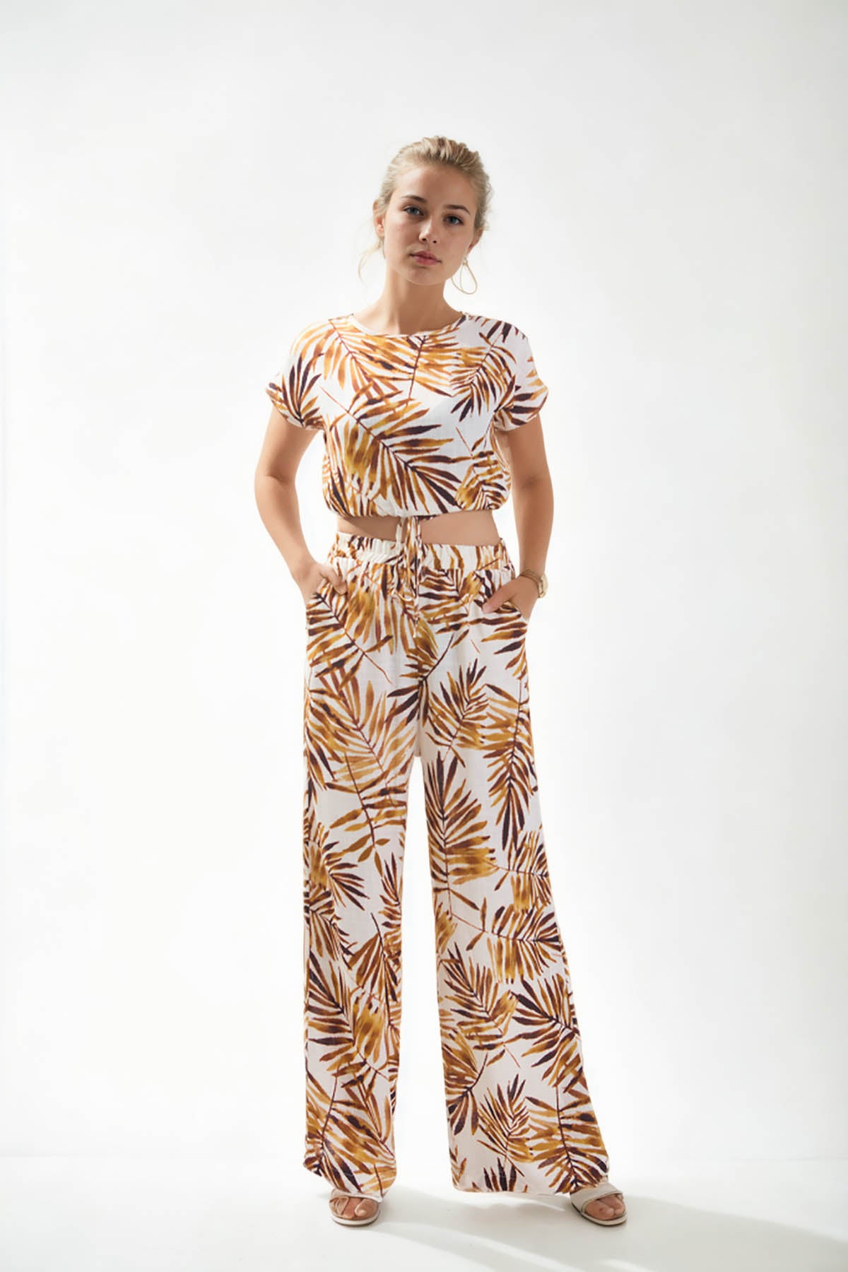 LOOSE TROUSERS