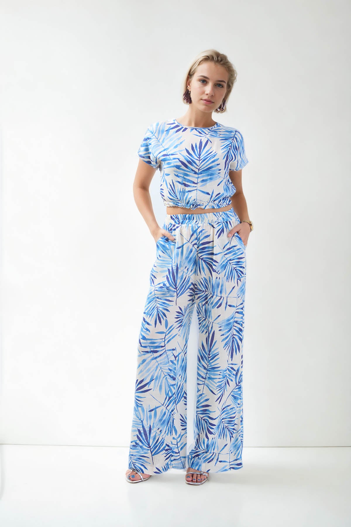 LOOSE TROUSERS