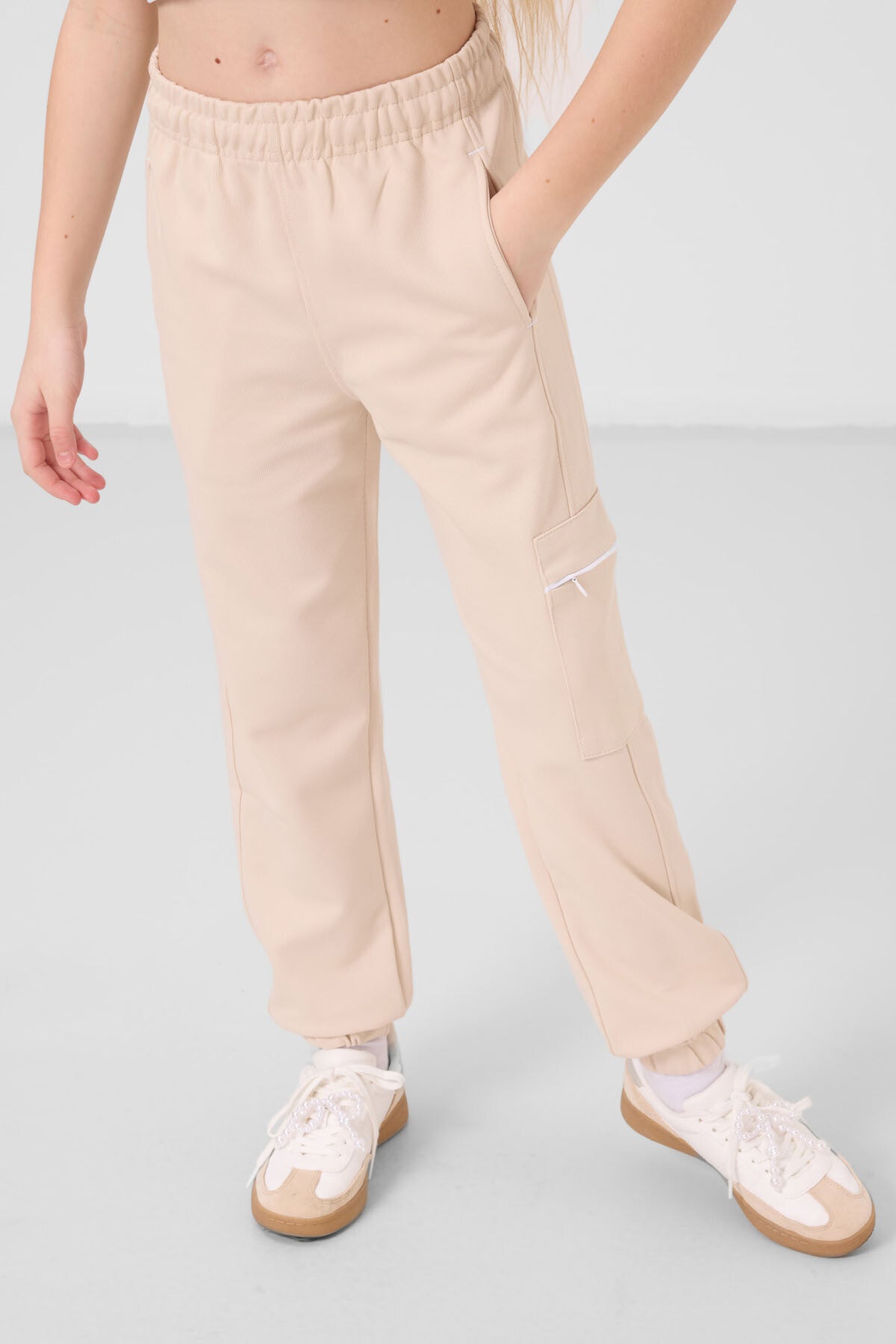 White-beige O-collar printed rubber sleeve cargo pocketed tracksuit set - 75173