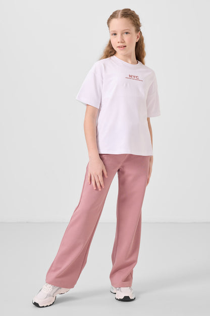 The white-flowered suit is a wide collar with O-collar printing