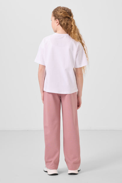 The white-flowered suit is a wide collar with O-collar printing